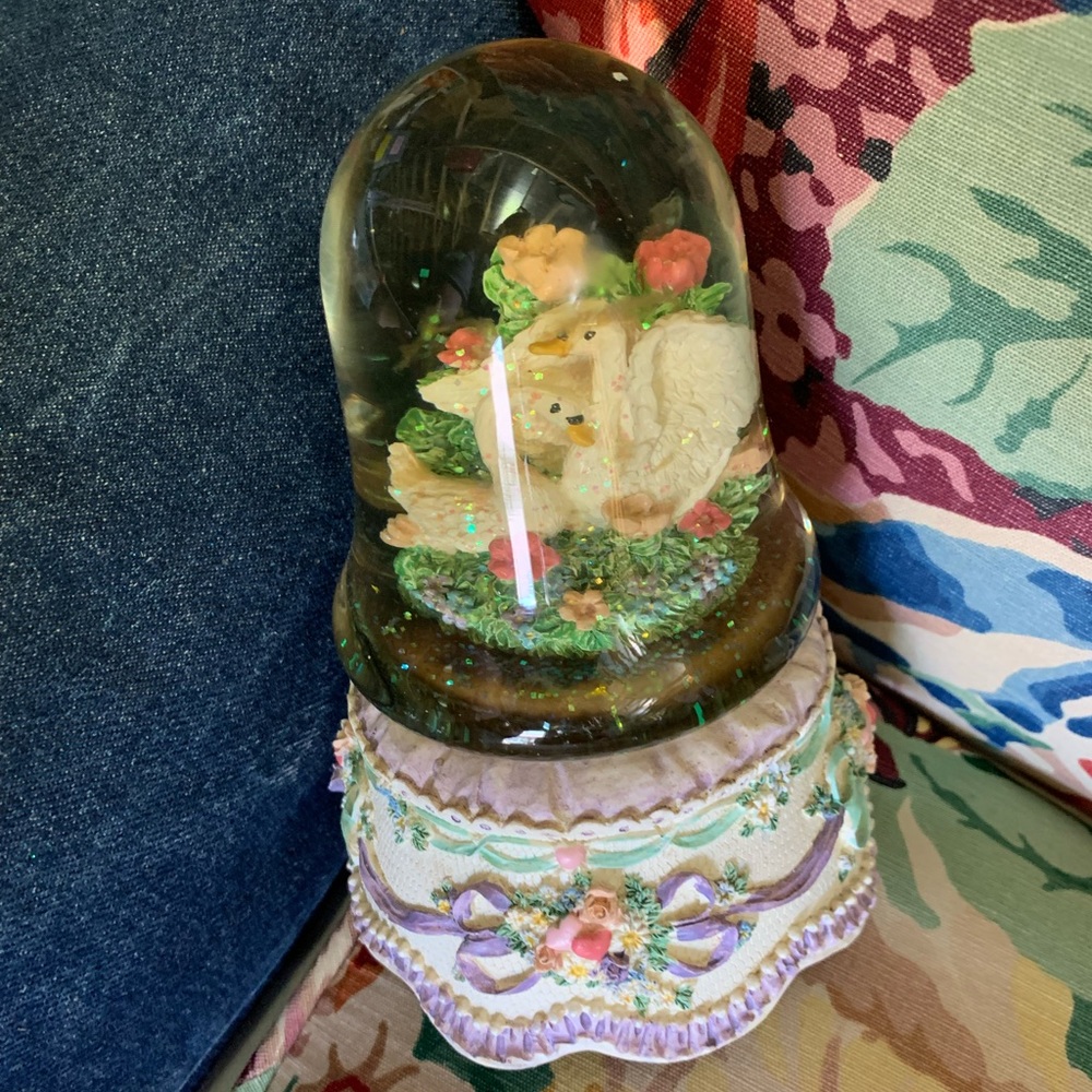 Rare Vintage 2 White Swan Musical Snow Globe plays Til the End of Time